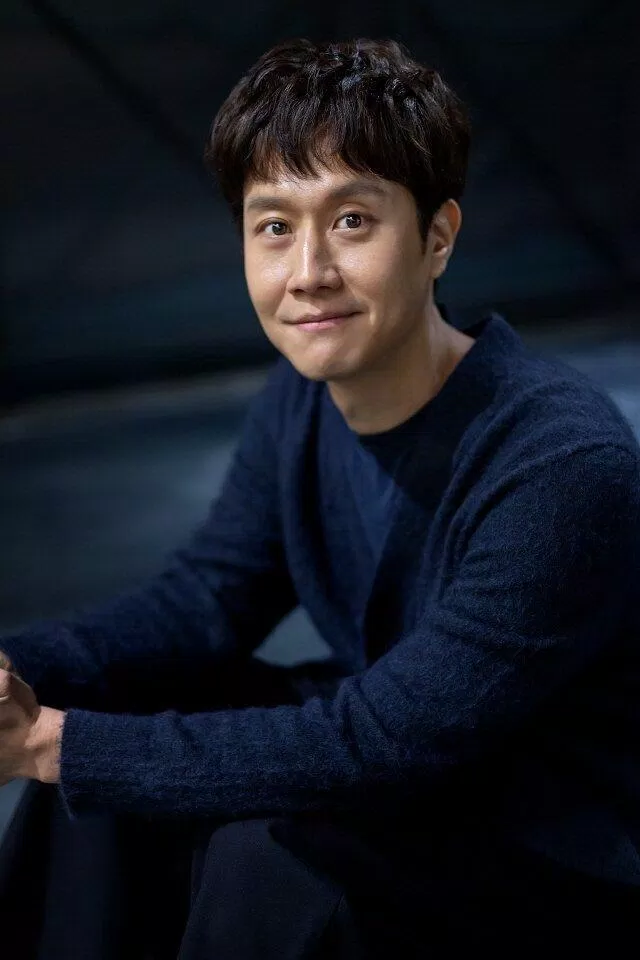 Nam diễn viên Jung Woo vào vai trò Huấn luyện viên Jegal Gil (Ảnh: Internet)