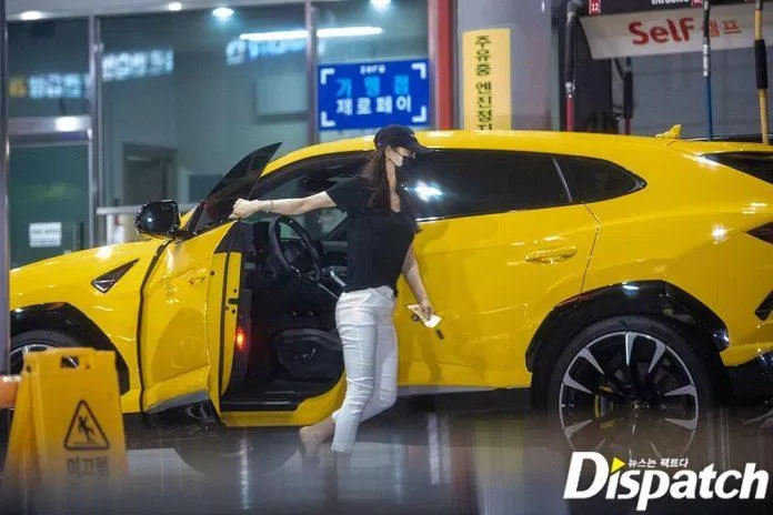 Chiếc xe Lamborghini Urus của Park Min Young do bạn trai tặng (Ảnh: Internet)