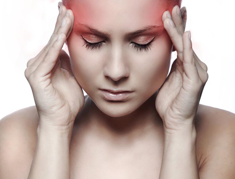 Lên cơn đau nửa đầu rất có thể là dấu hiệu của tai biến và máy nổ 