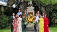 Đại sứ quán Việt Nam tại Philippines tặng hoa tại Tượng đài Bác Hồ, tiếp đoàn Đại sứ quán Lào đến chúc mừng Quốc khánh 2/9