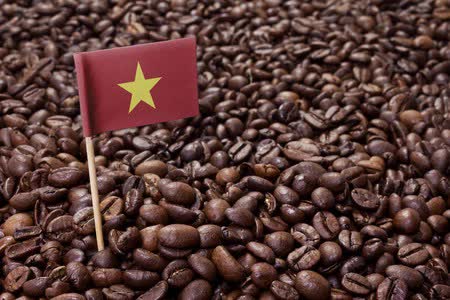   Khách Tây kết hợp uống cà phê chuẩn Việt: Cốc nước đẹp đến cạn nước!  - Ảnh 3.